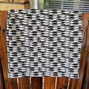 LOFT black and white skirt. Size medium